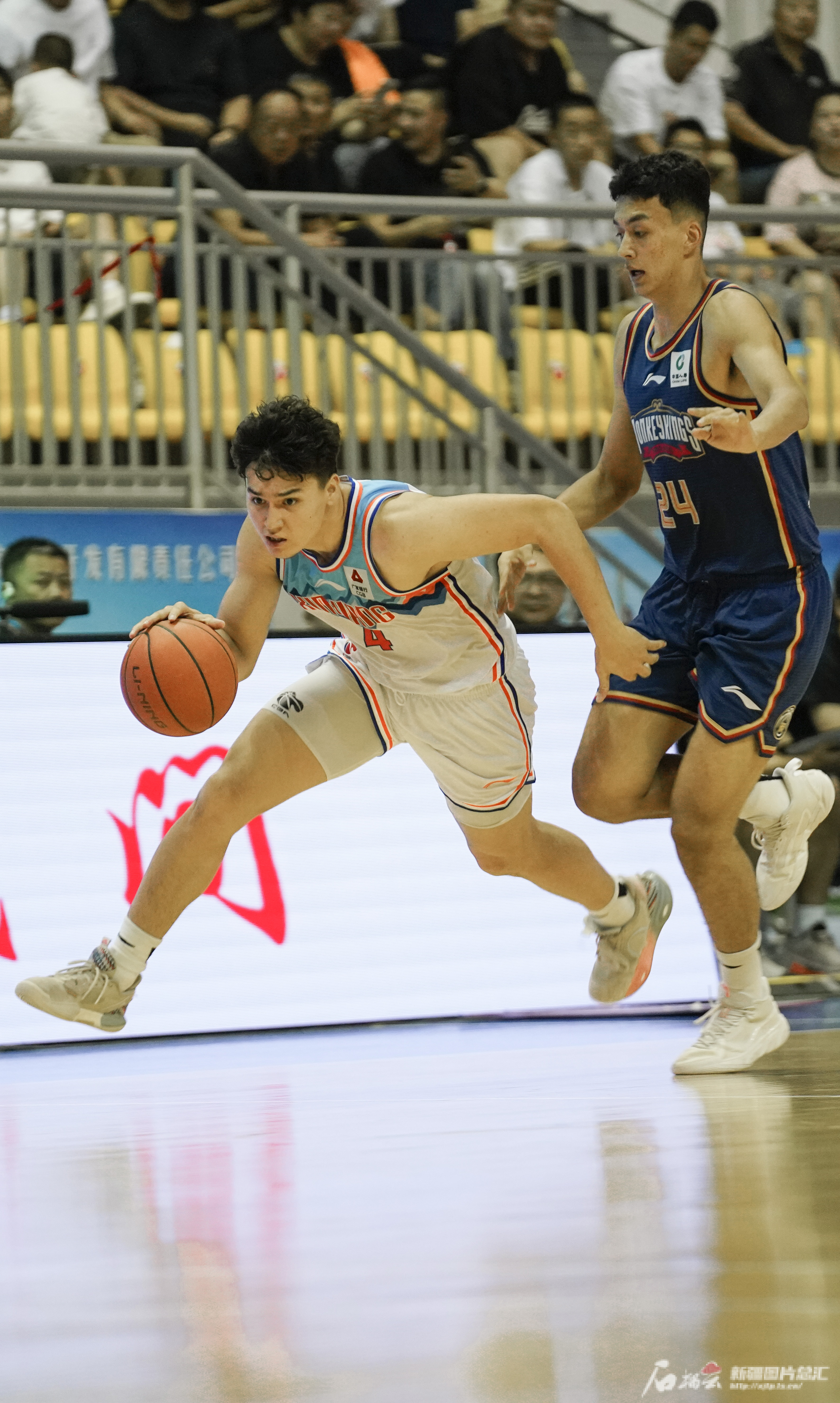 新疆男篮赢得比赛，取得胜利晋级