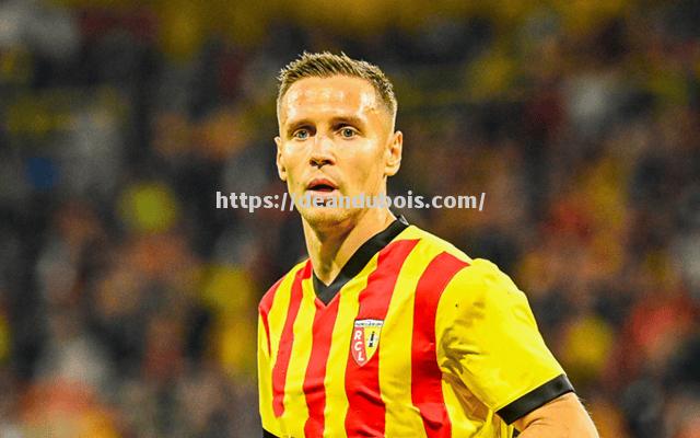 阿根廷女藩中场送出致命传球，帮助球队挽回颓势