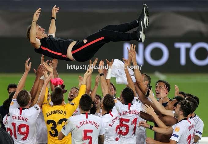 塞维利亚客场逆转拿下胜利，赞誉无数