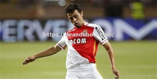 摩纳哥球队备战组织整顿，教练组共同商讨政策