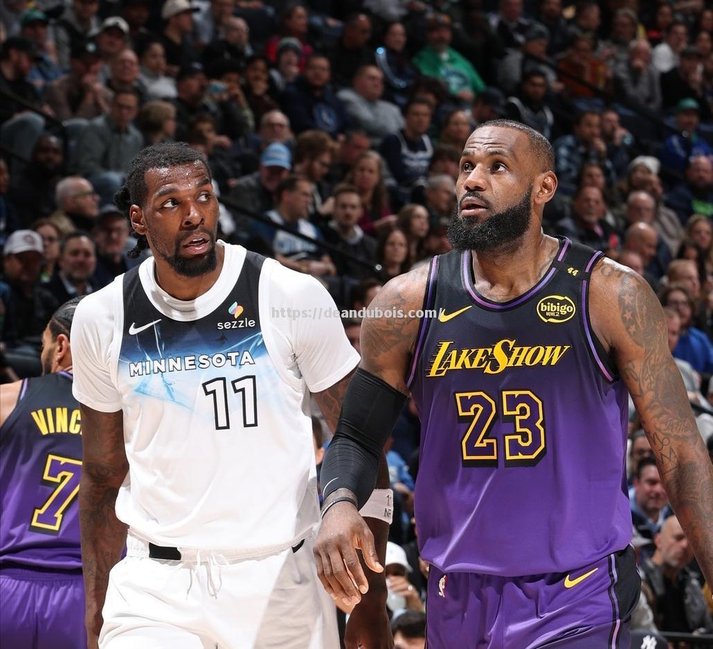 森林狼队在激烈对决中不敌快船队