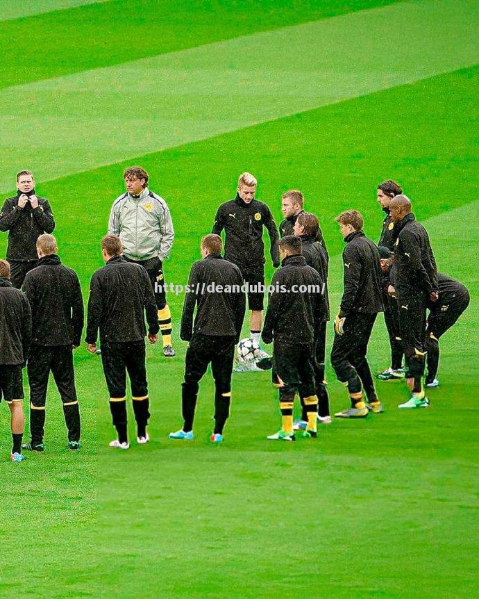 多特蒙德球员努力训练，迎接激烈对阵