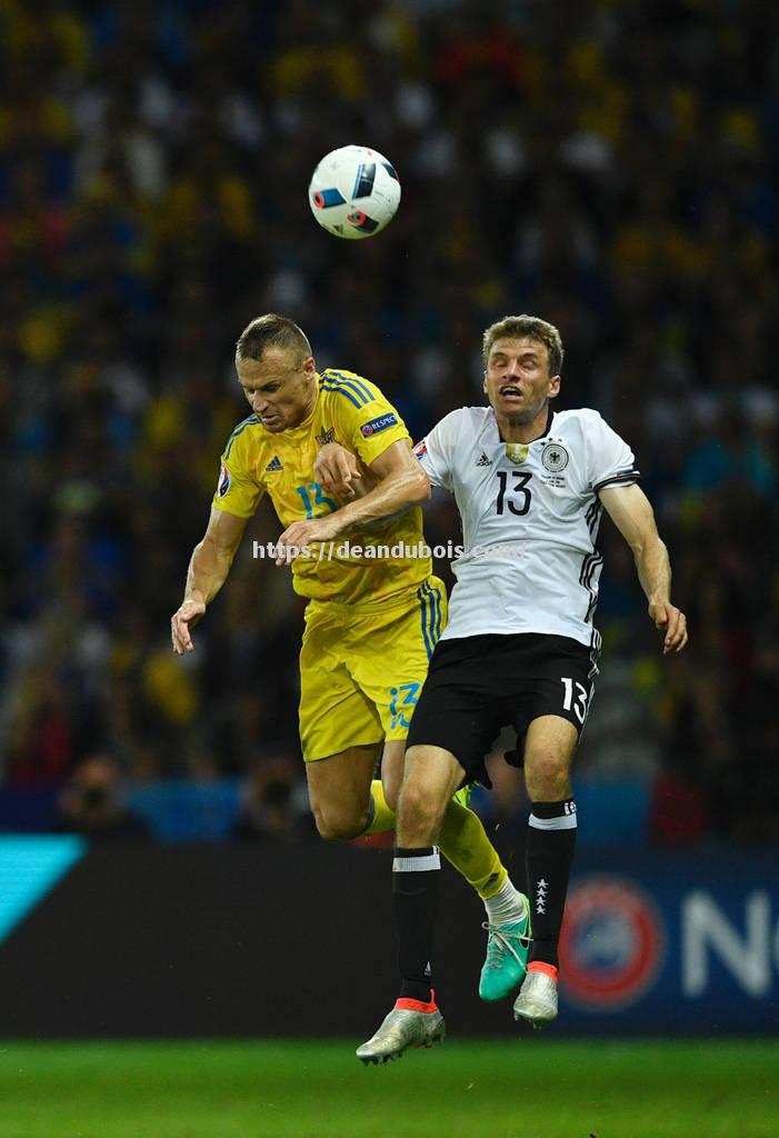 乌克兰队在比赛中展现出强大的防守实力